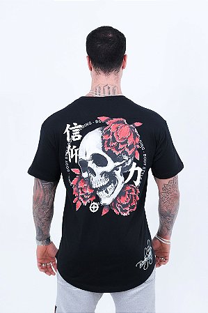 CAMISETA SKULL RED ROSES - PRETO