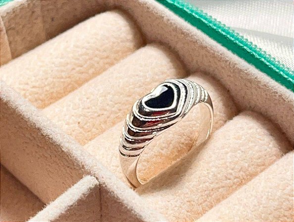 Anel coração resinado preto M