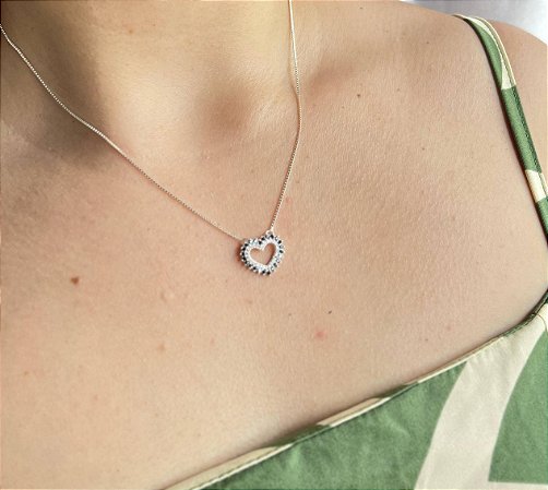 Gargantilha coração grande cravejado