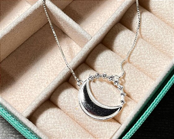 Gargantilha meia lua