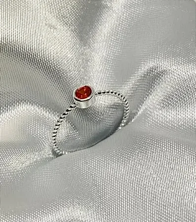 Anel torcidinho pedrinha laranja banhado a prata