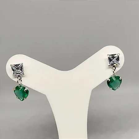 Brinco quadrado zircônia + coração turmalina banhado a prata