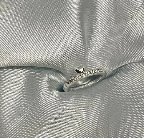 Anel mini coração cravejado banhado a prata