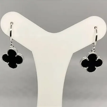 Argola trevo preto banhada a prata