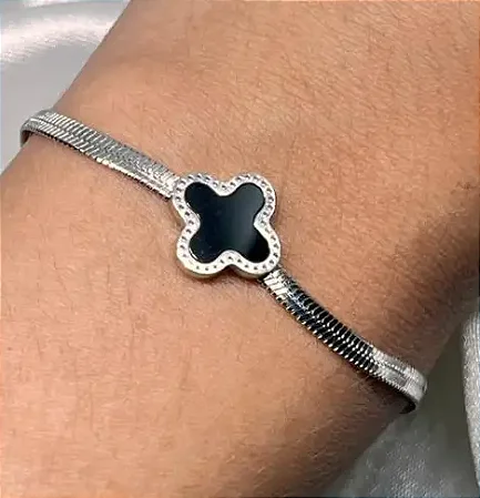 Pulseira fita trevo preto aço inox prata
