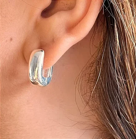 Argola quadrada robusta banhada a prata