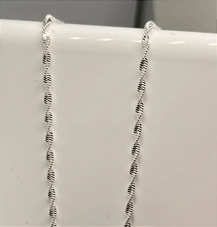 Colar torcidinho 45 cm