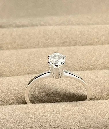 Anel Solitário Clássico com pedra 4mm em Prata