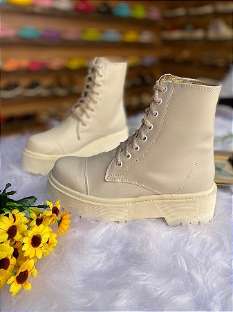 Coturno Feminino Preto e Off White Tratorado Bota Original Tratorada