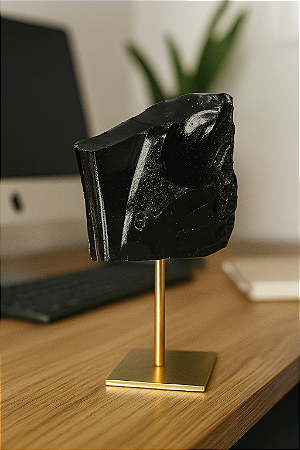 Obsidiana Negra com Suporte Base Dourada
