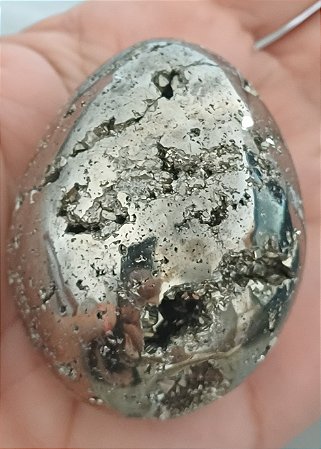 Ovo na Pedra Pirita - Energia e Proteção Natural