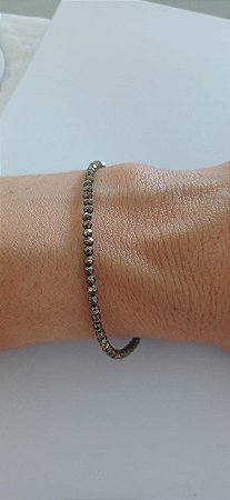 Pulseira de Pirita Facetada 2 mm - Beleza e Energia em Cada Detalhe