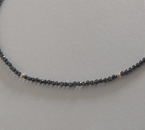 Colar Choker de Hematita Facetado 2mm