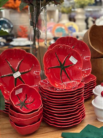 Prato Raso de Cerâmica com Design de Tomate - 27cm