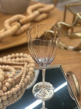 Taça de Vidro Transparente e Lilas