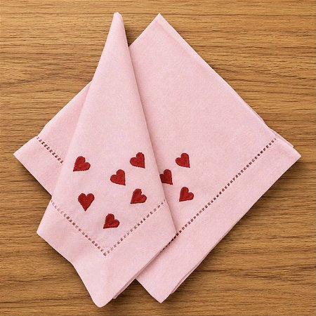 Guardanapo Rosa Bordado Coração Vermelho