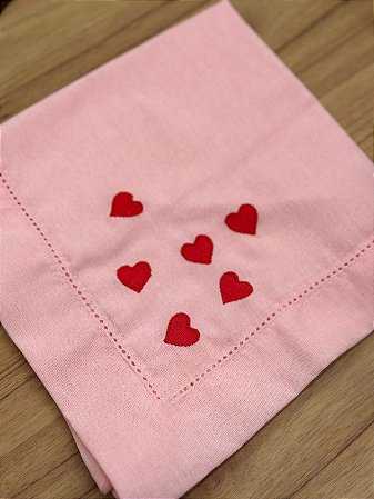 Guardanapo Rosa Bordado Coração Vermelho