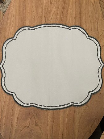 Americano bege bordado pontilhado verde