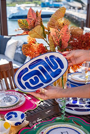 Bandeja de cerâmica oval branca e azul P