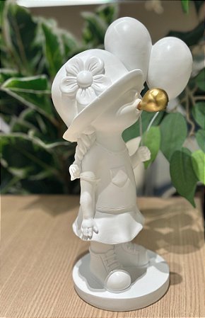 Escultura em resina menina com balão branco