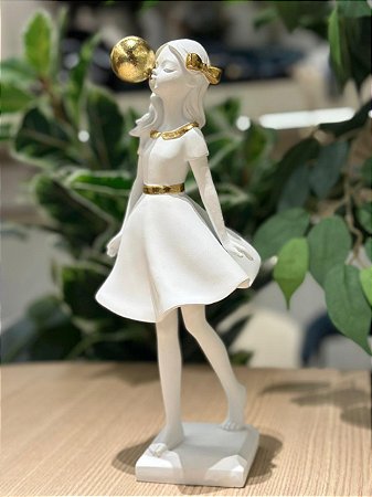Escultura poliresina menina bra dourado