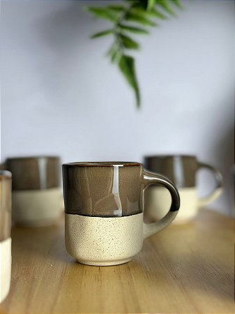 Xícara cerâmica marrom