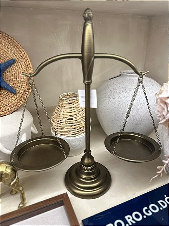 Balança decor metal ouro velho