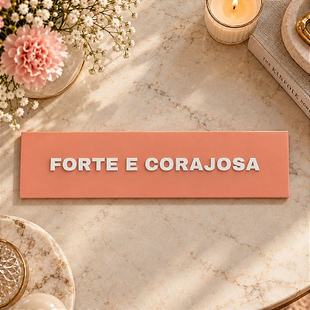 Placa acrílico forte e corajosa