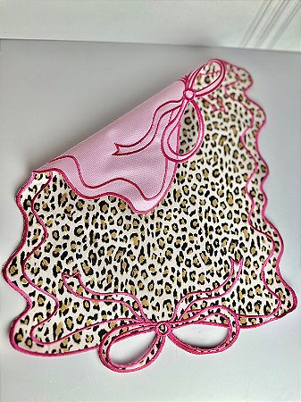 Americano onça com laço rosa