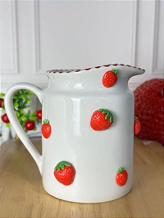 Leiteira artesanal branco com morango