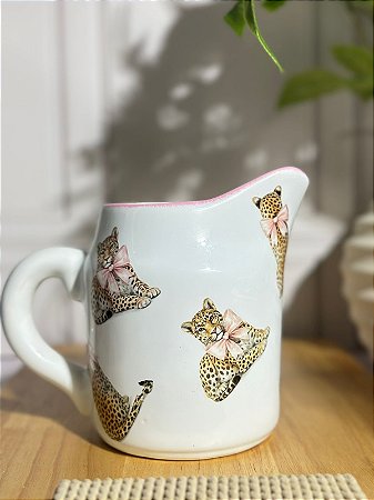 Leiteira artesanal onça laço rosa