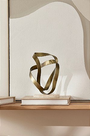Escultura em Metal e Pedra