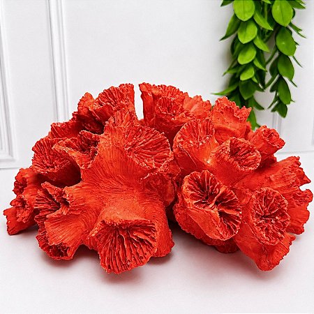 Escultura coral em resina vermelho