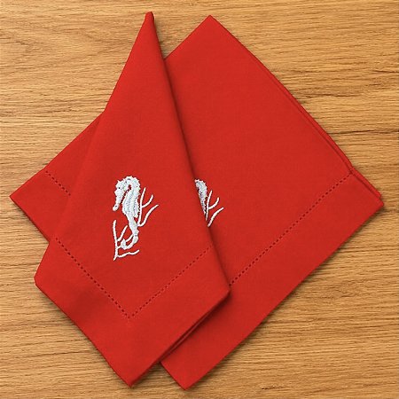 Guardanapo vermelho bordado marítimo - Cavalo Marinho