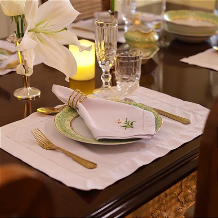 Mesa de Réveillon Guardanapos Bordados Flores Brancas - 6 lugares