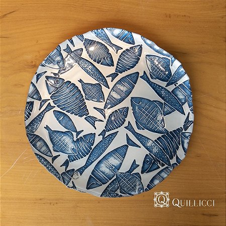 Prato Decorativo Peixes Pérola com Azul Raso | Cerâmica