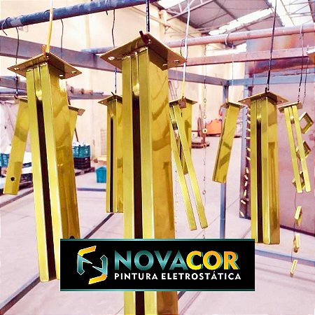 Pintura eletrostática em Coluna de aço inox com verniz dourado transparente alto brilho