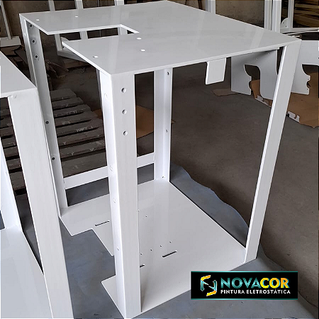 Pintura eletrostática em Aço carbono na cor branco liso brilhante