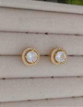 Brinco Redondo Cravejado em Zircônia