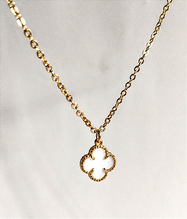 Colar Trevo com Pingente de Madrepérola