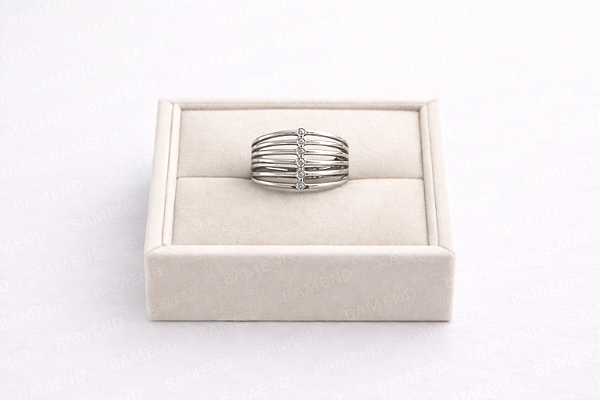 Anel 7 Zircônia Brancas - Prata 925 e Ródio