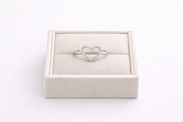 Anel Coração Cravejado Zircônias - Prata