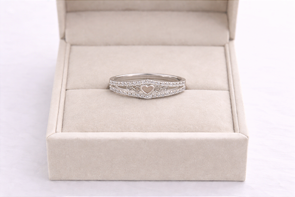 Anel Delicado Cravejado Zircônias - Prata 925