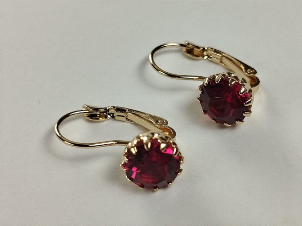 Brinco Delicado Dourado Ametista Scarlate Radiante