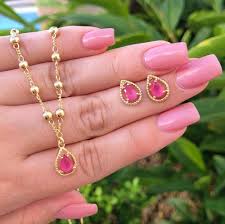 Conjunto Gotas Radiantes Douradas com Rosa Pink (Colar e Brincos)