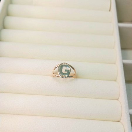 Anel de letra em ouro 18k