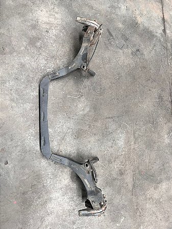 Parachoque dianteira MB AXOR 940301058