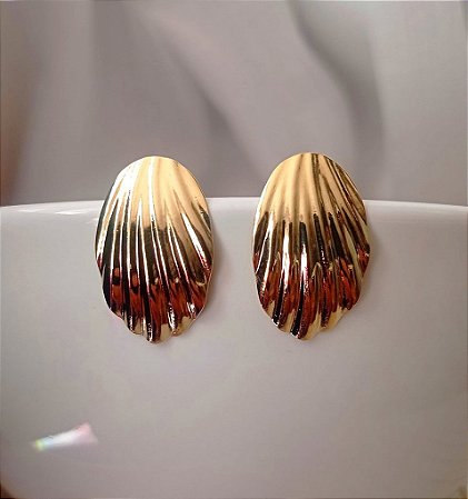 Brinco Folha Lisa Moderna Banhado Ouro 18k Antialergico