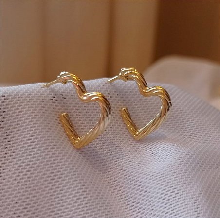 Brinco Meia Argola Coracao Feminino Banhado Ouro 18k Antialergico