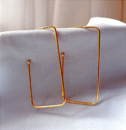 Brinco Meia Argola com Fio Liso Banhado Ouro 18k Antialergico